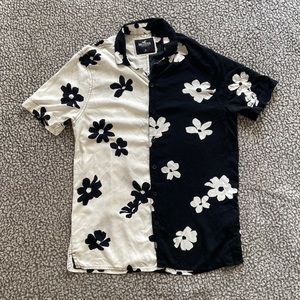 Hollister Men’s Black and White Flower Button Down Shirt Size M